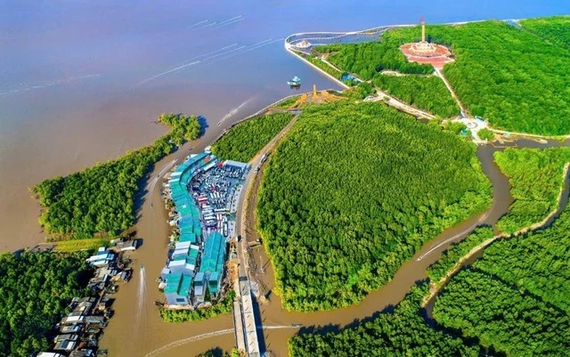 Cà Mau xác định du lịch là một trong 4 trụ cột phát triển kinh tế - xã hội của địa phương. (Ảnh: vnexpress) Cà Mau xác định du lịch là một trong 4 trụ cột phát triển kinh tế - xã hội của địa phương. (Ảnh: vnexpress)