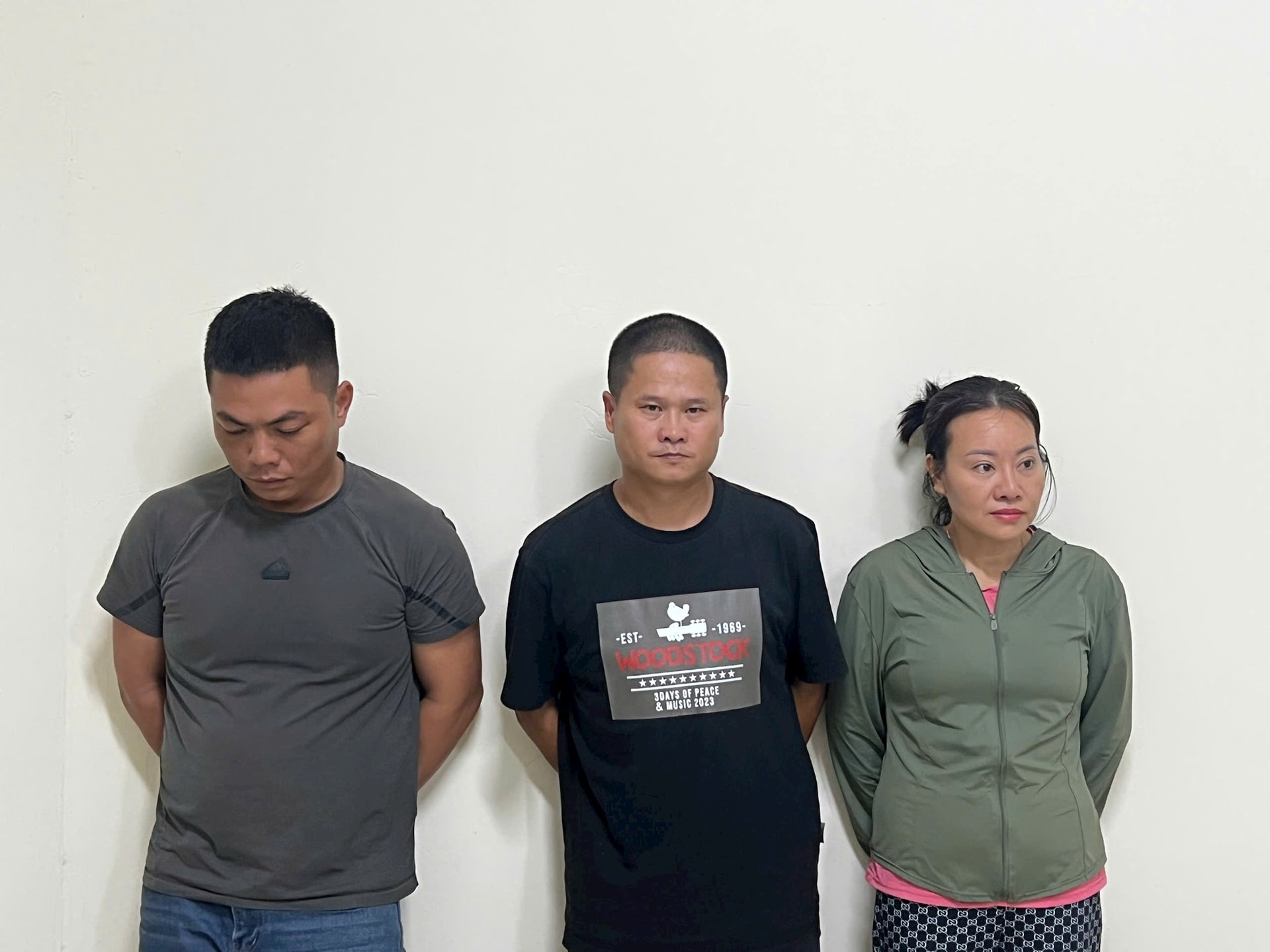 Hà Nội: Xả chất thải trái phép xuống sông Tô Lịch, 3 đối tượng bị bắt