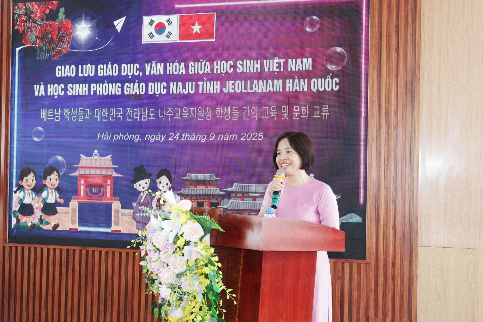 Nhà giáo Cao Hồng Chín, Hiệu trưởng Trường THCS Ngô Quyền phát biểu tại chương trình. Nhà giáo Cao Hồng Chín, Hiệu trưởng Trường THCS Ngô Quyền phát biểu tại chương trình.