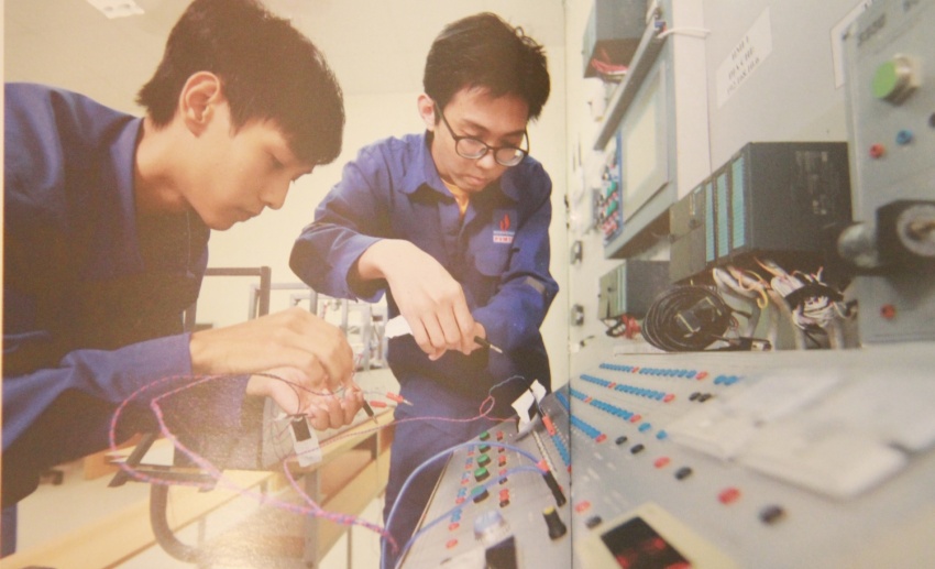 PV College trở thành cơ sở đầu tiên ở Việt Nam triển khai thành công mô hình “Đào tạo - Dịch vụ đào tạo - Dịch vụ kỹ thuật” (Ảnh tư liệu tại phòng thực hành Điện của trường)