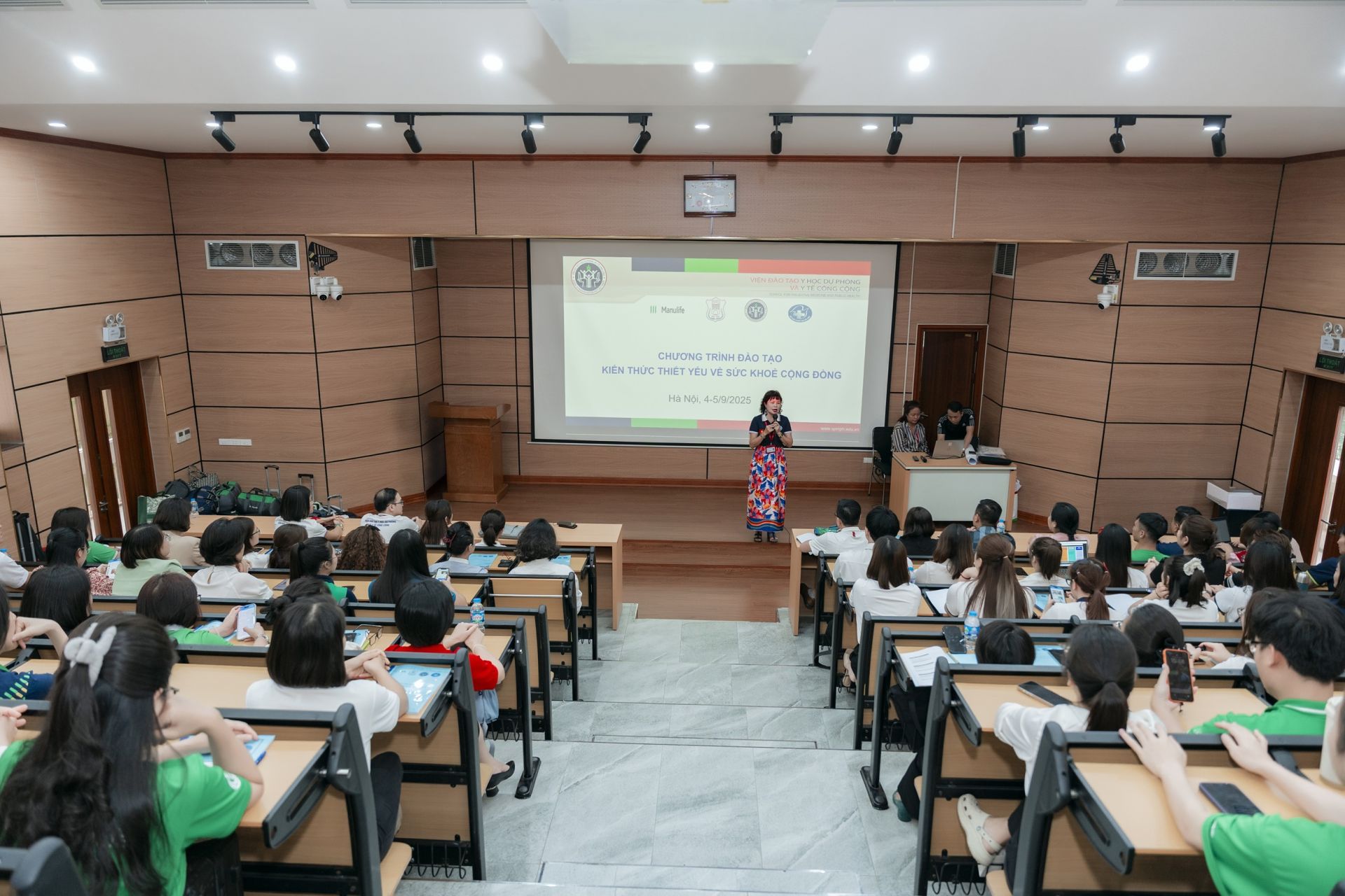 Khách hàng kỳ vọng tư vấn viên bảo hiểm hiểu biết về sức khỏe cộng đồng để tư vấn và hỗ trợ hiệu quả hơn. Khách hàng kỳ vọng tư vấn viên bảo hiểm hiểu biết về sức khỏe cộng đồng để tư vấn và hỗ trợ hiệu quả hơn.