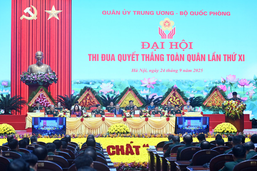 Đoàn Chủ tịch Đại hội Thi đua Quyết thắng toàn quân lần thứ XI. (Ảnh: ĐĂNG KHOA) Đoàn Chủ tịch Đại hội Thi đua Quyết thắng toàn quân lần thứ XI. (Ảnh: ĐĂNG KHOA)