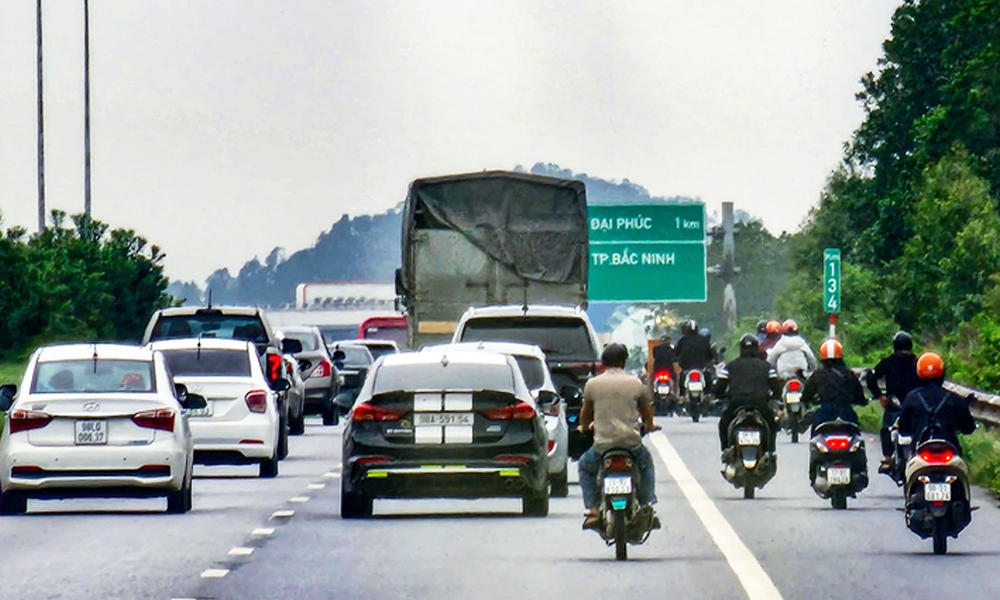 Kiến nghị tách làn ô tô và xe máy trên tuyến quốc lộ Hà Nội - Bắc Giang