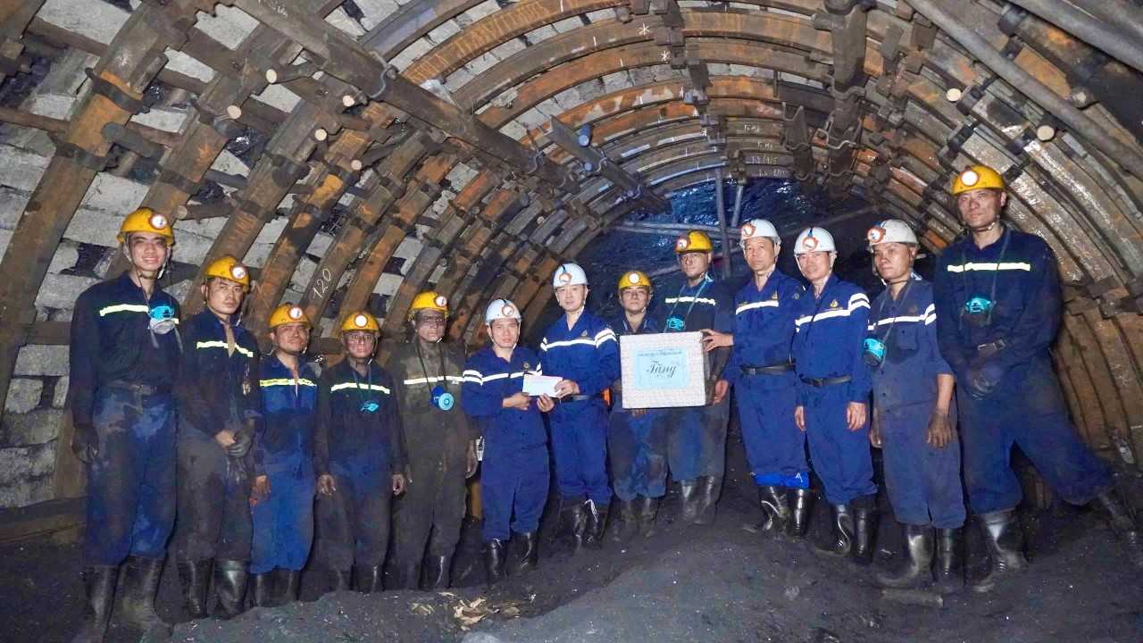 Công ty Cổ phần than Hà Lầm – Vinacomin: Nhiều hoạt động thiết thực chăm lo cho người lao động nhân Tháng Công nhân