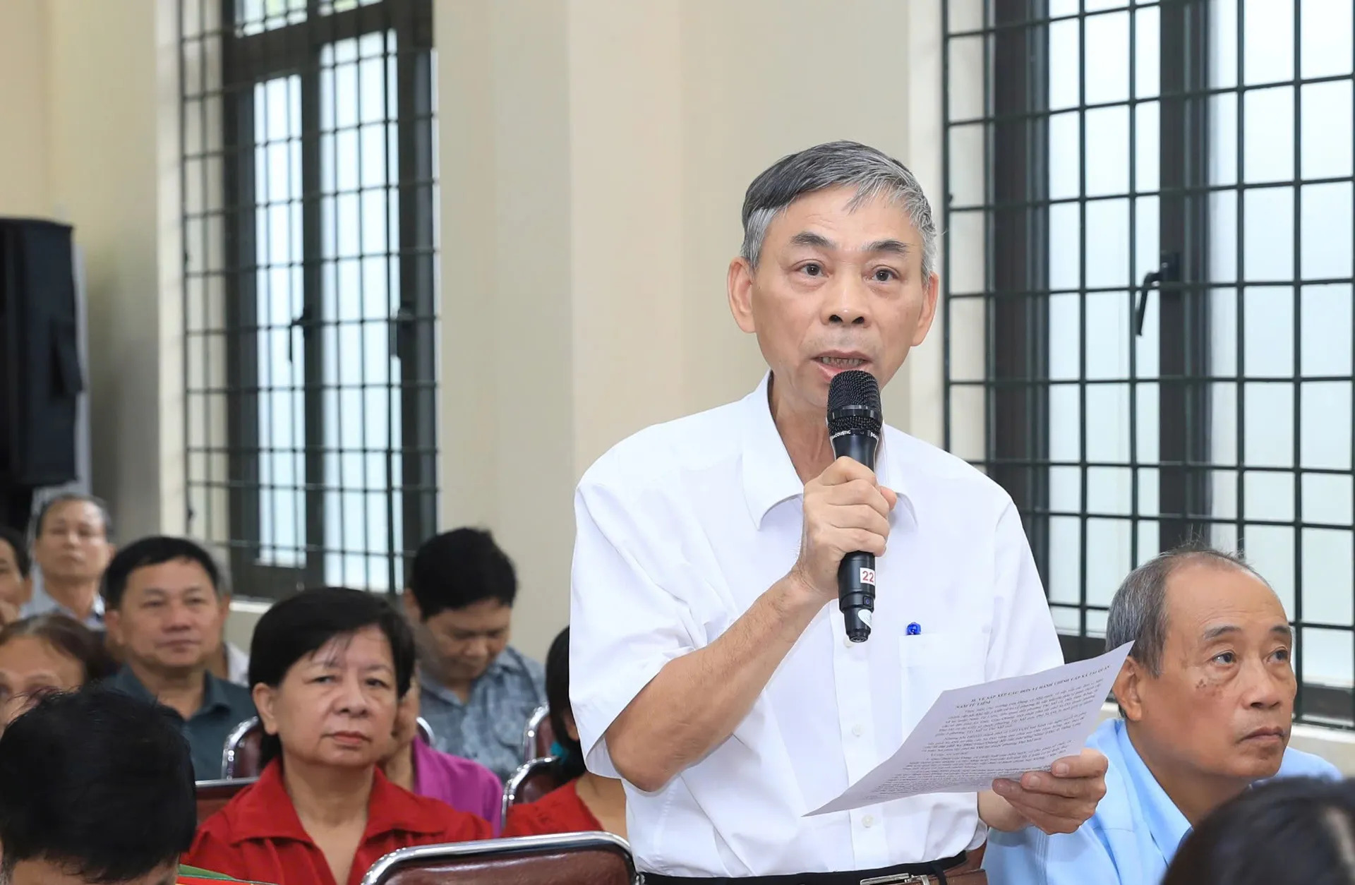 Cử tri nêu một số ý kiến, kiến nghị tại chương trình