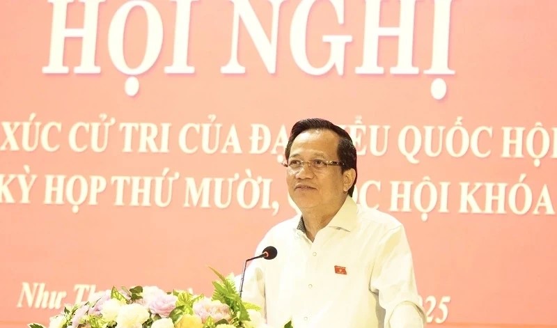 Ông Đào Ngọc Dung, Ủy viên Trung ương Đảng, Bộ trưởng Bộ Dân tộc và Tôn giáo tiếp thu các ý kiến, kiến nghị của cử tri và giải trình một số nội dung thuộc thẩm quyền. Ông Đào Ngọc Dung, Ủy viên Trung ương Đảng, Bộ trưởng Bộ Dân tộc và Tôn giáo tiếp thu các ý kiến, kiến nghị của cử tri và giải trình một số nội dung thuộc thẩm quyền.