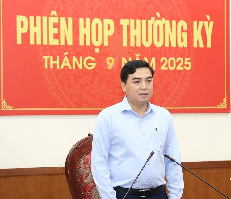 Chủ tịch UBND tỉnh Nguyễn Hoài Anh phát biểu tại phiên họp. Chủ tịch UBND tỉnh Nguyễn Hoài Anh phát biểu tại phiên họp.