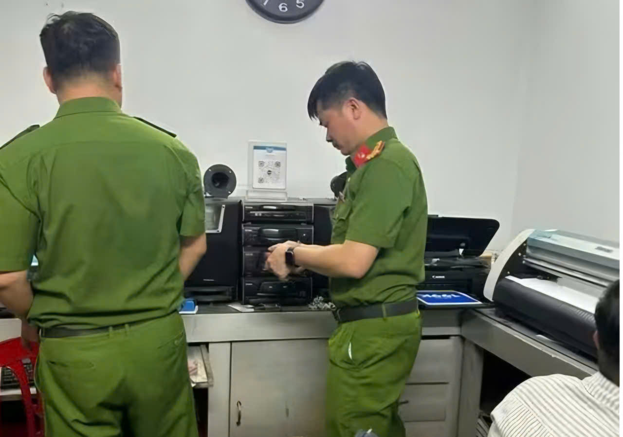 Bắc Ninh: Khởi tố 2 đối tượng làm giấy tờ giả