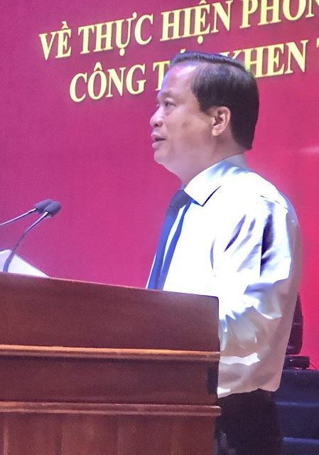 Ông Nguyễn Tuấn Thanh trình bầy Báo cáo công tác thi đua. Ảnh: VH