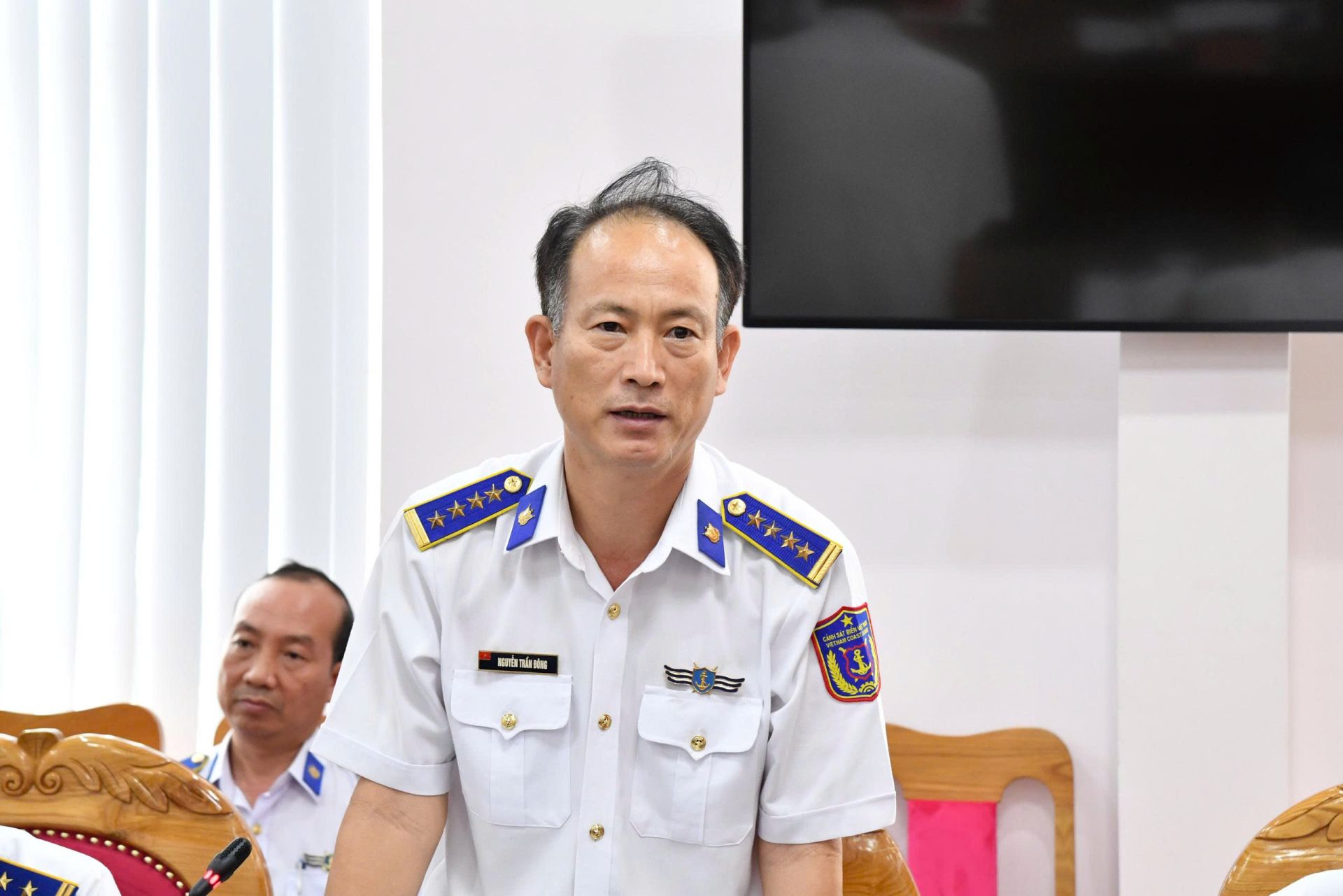 Đại tá Nguyễn Trần Đông, Phó Tư lệnh Vùng Cảnh sát biển 3, phát biểu tại hội nghị