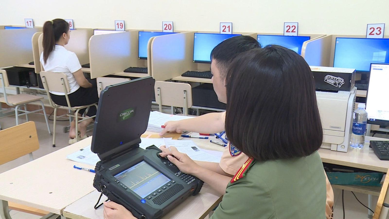 Các kỳ thi được tổ chức khẩn trương, liên tục, không ngày nghỉ, thực hiện cả trong và ngoài giờ bảo đảm tiến độ nhanh nhất, đạt chất lượng, hiệu quả cao nhất. Các kỳ thi được tổ chức khẩn trương, liên tục, không ngày nghỉ, thực hiện cả trong và ngoài giờ bảo đảm tiến độ nhanh nhất, đạt chất lượng, hiệu quả cao nhất.