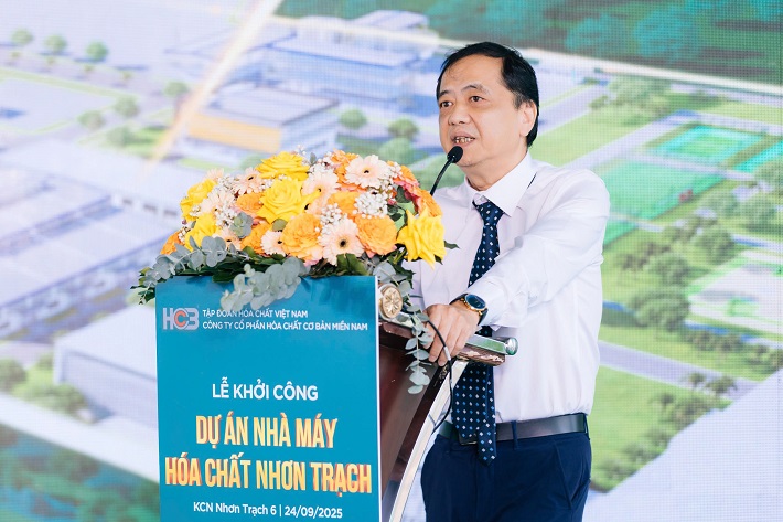 Ông Văn Đức Thắng – Phó Tổng Giám đốc CECO phát biểu, cam kết triển khai thiết kế, thi công Dự án Nhà máy Hóa chất Nhơn Trạch bảo đảm tiến độ, chất lượng và an toàn Ông Văn Đức Thắng – Phó Tổng Giám đốc CECO phát biểu, cam kết triển khai thiết kế, thi công Dự án Nhà máy Hóa chất Nhơn Trạch bảo đảm tiến độ, chất lượng và an toàn