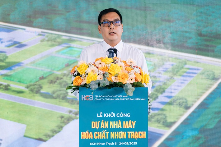 Ông Lê Thanh Bình – Tổng Giám đốc HCCB phát biểu đáp từ và khẳng định quyết tâm đưa Dự án Nhà máy Hóa chất Nhơn Trạch trở thành biểu tượng mới của ngành Hóa chất Việt Nam Ông Lê Thanh Bình – Tổng Giám đốc HCCB phát biểu đáp từ và khẳng định quyết tâm đưa Dự án Nhà máy Hóa chất Nhơn Trạch trở thành biểu tượng mới của ngành Hóa chất Việt Nam