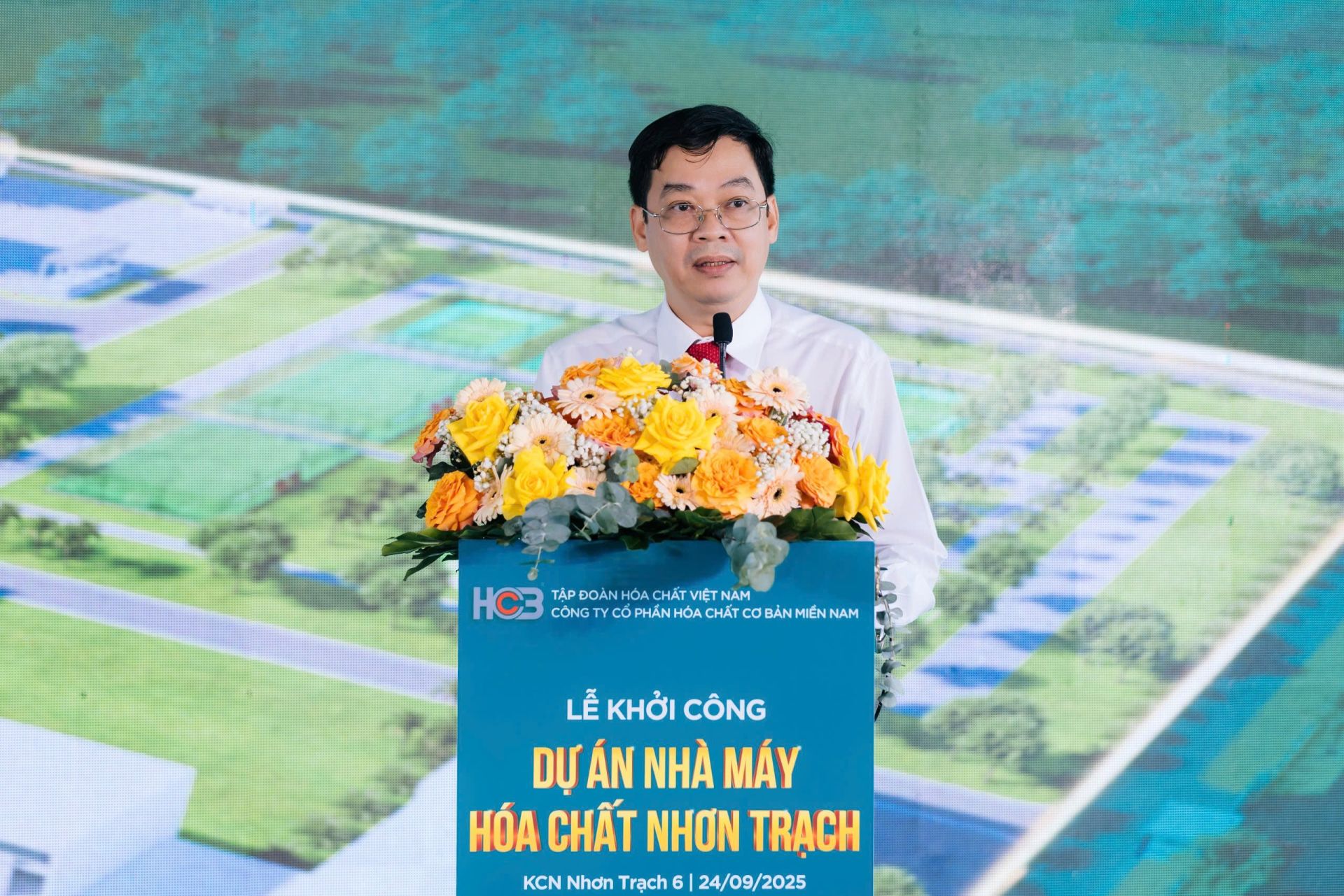 Ông Lê Tùng Lâm – Phó Tổng giám đốc HCCB báo cáo quá trình thực hiện dự án