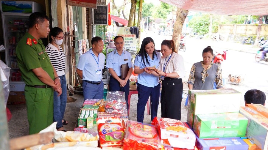 Lào Cai: Tăng cường kiểm tra, xử lý vi phạm kinh doanh quanh cổng trường học
