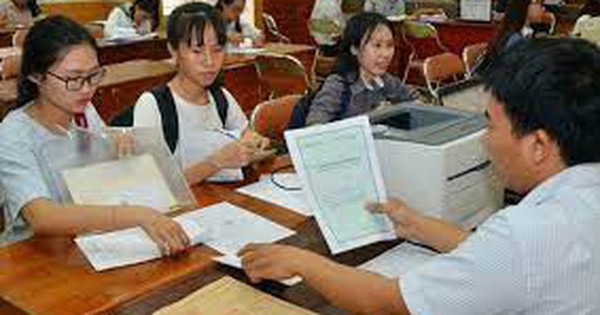 Có được tiếp tục miễn học phí khi học văn bằng 2?