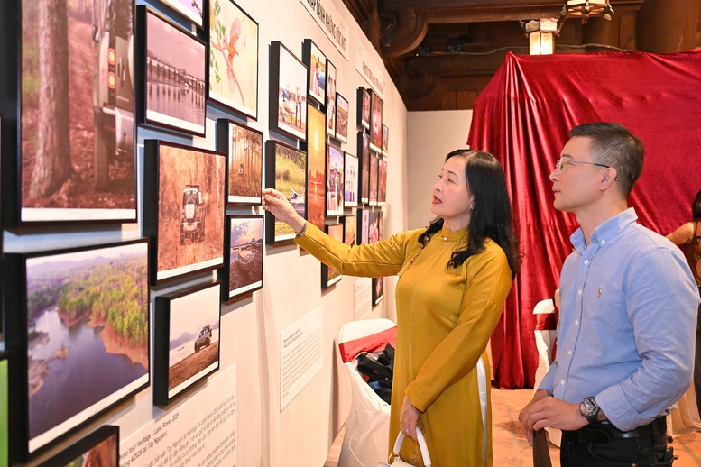 “Giải thưởng Nhiếp ảnh Heritage-Hành trình Di sản 2025” là giải ảnh lần thứ 11 do Tạp chí Heritage của Hãng hàng không Quốc gia Việt Nam (Vietnam Airlines) tổ chức.