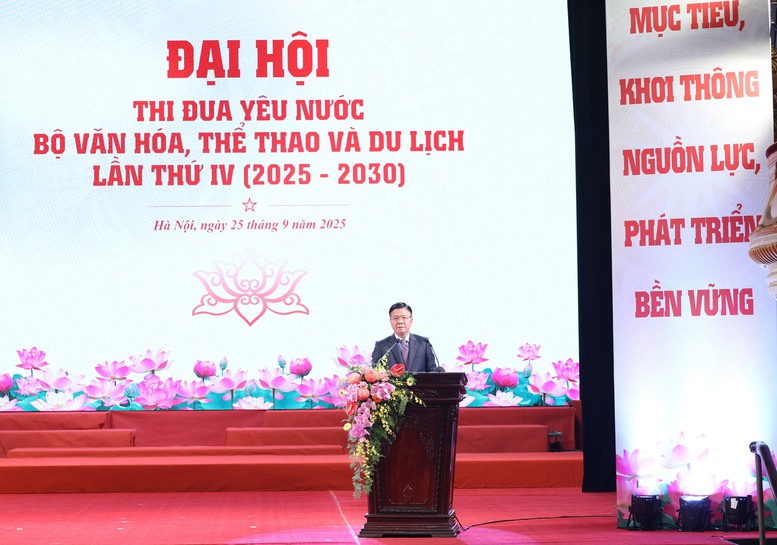 Phó Thủ tướng Lê Thành Long mong muốn và tin tưởng toàn thể cán bộ, công chức, viên chức, văn nghệ sĩ, những người làm công tác văn hóa, thể thao và du lịch sẽ phát huy mạnh mẽ hơn nữa truyền thống tốt đẹp và những kết quả đạt được - Ảnh: VGP/Đức Tuân Phó Thủ tướng Lê Thành Long mong muốn và tin tưởng toàn thể cán bộ, công chức, viên chức, văn nghệ sĩ, những người làm công tác văn hóa, thể thao và du lịch sẽ phát huy mạnh mẽ hơn nữa truyền thống tốt đẹp và những kết quả đạt được - Ảnh: VGP/Đức Tuân