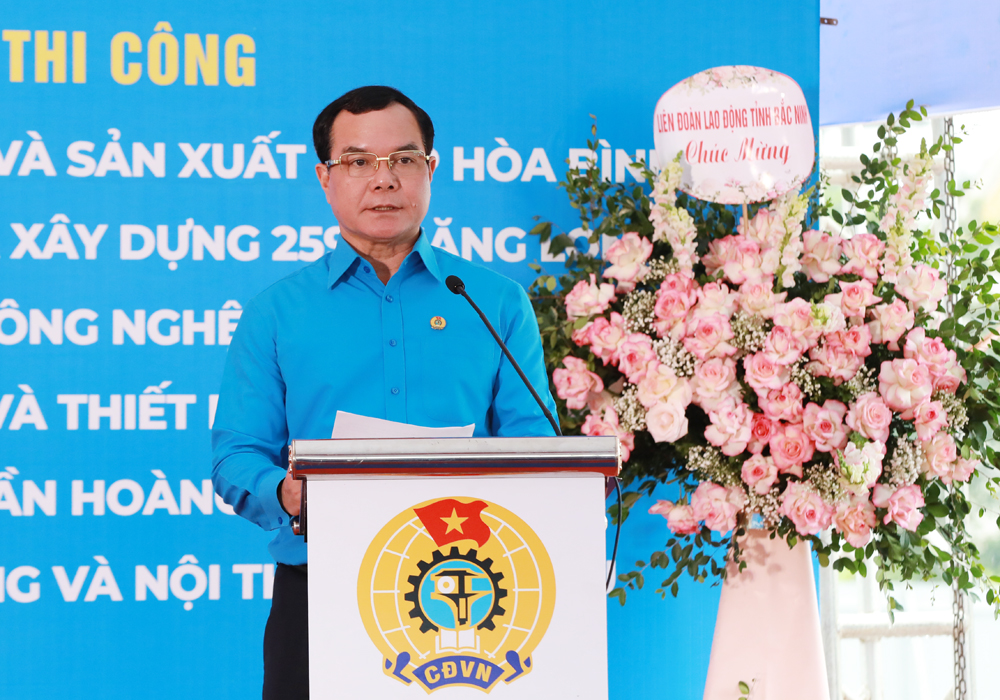 Nguyễn Đình Khang, Ủy viên Trung ương Đảng, Phó Chủ tịch Ủy ban Trung ương MTTQ Việt Nam, Chủ tịch Tổng Liên đoàn Lao động Việt Nam phát biểu tại buổi lễ.