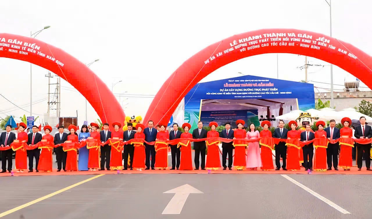 Ninh Bình khánh thành, gắn biển các công trình giao thông chiến lược chào mừng Đại hội Đảng bộ tỉnh lần thứ I