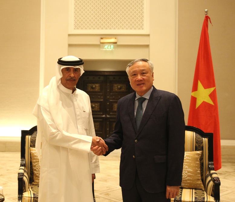 Phó Thủ tướng Thường trực Chính phủ Nguyễn Hòa Bình và Giám đốc điều hành Emaar Properties - Ảnh: VGP/Nguyễn Hoàng