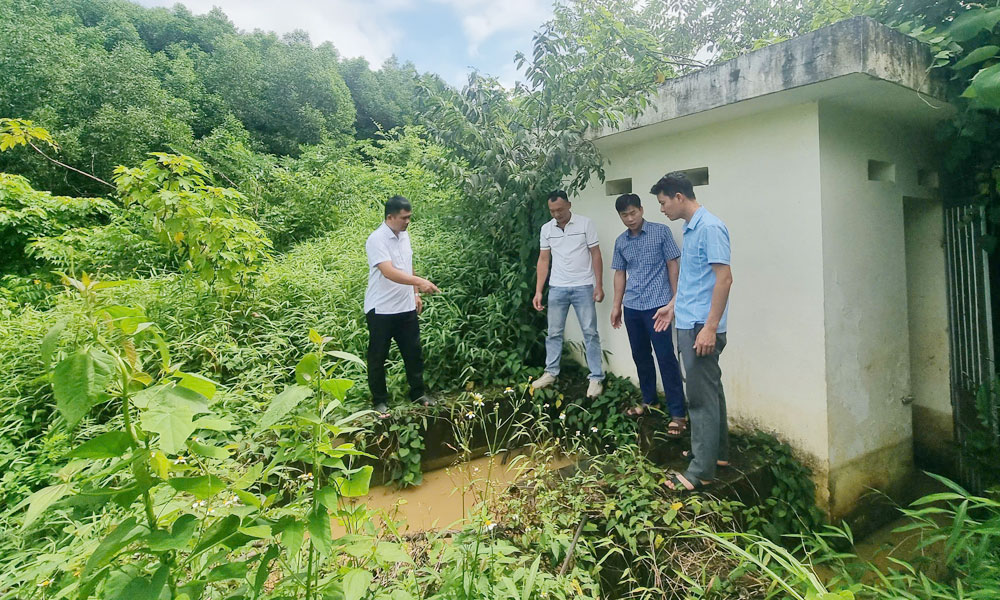 Lãnh đạo xã Đại Sơn kiểm tra, chuẩn bị các phương án ứng phó với bão số 9.