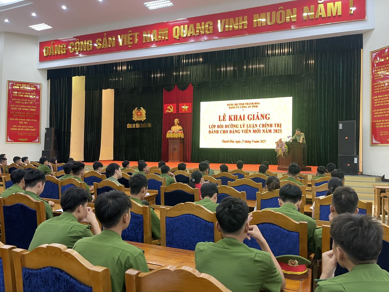 Khai giảng Lớp bồi dưỡng lý luận chính trị dành cho đảng viên mới năm 2025