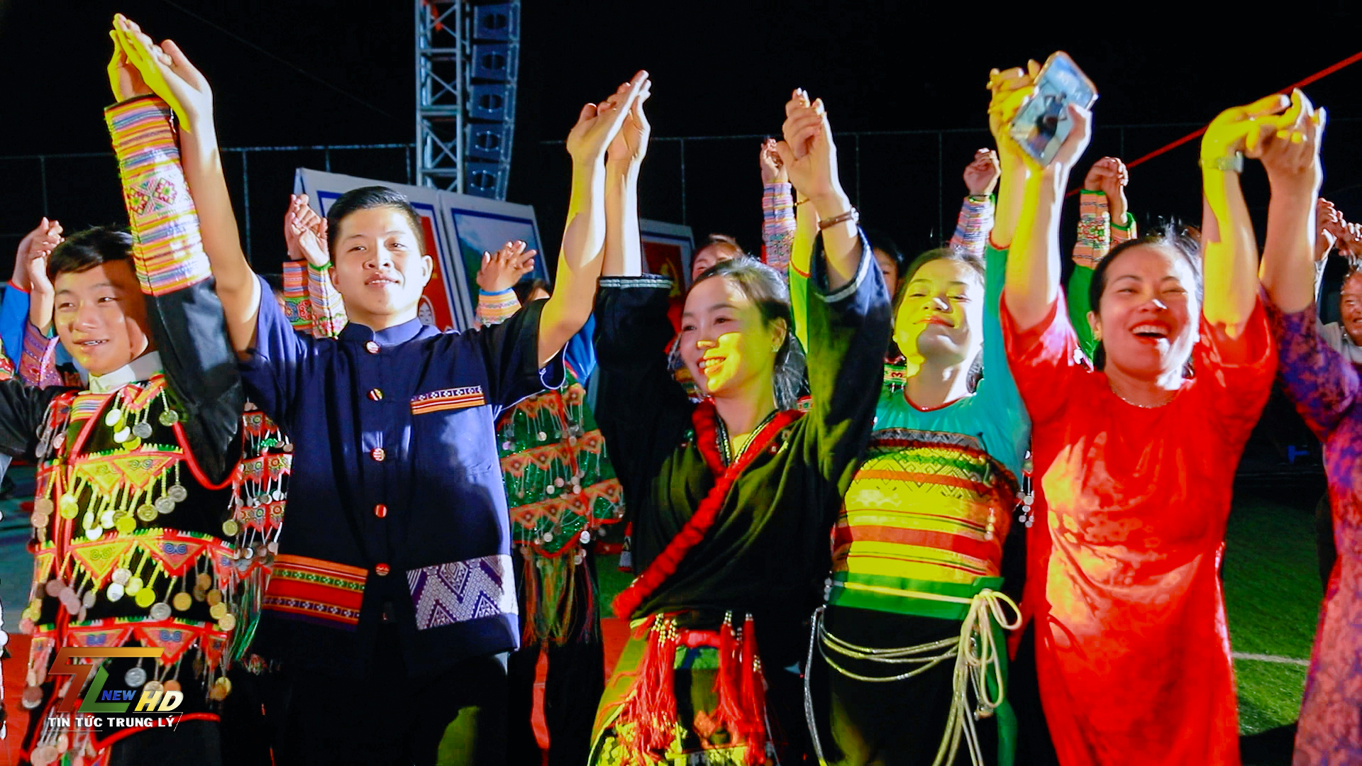 Rộn ràng Liên hoan văn nghệ dân gian - Phiên chợ vùng cao năm 2025 tại Thanh Hóa