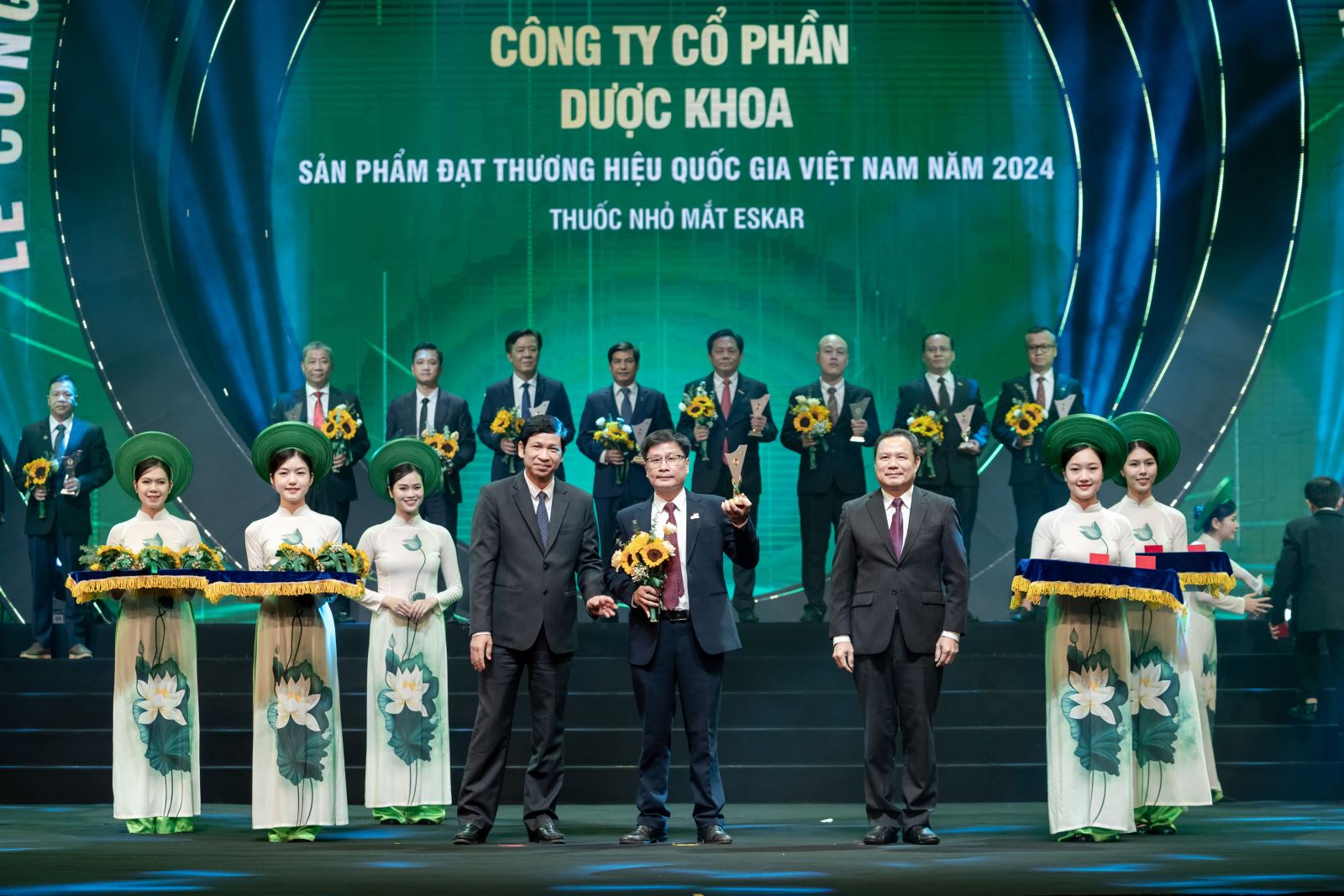 Những sản phẩm “Vươn mình tiến vào kỷ nguyên xanh” - Bài 67: Thuốc nhỏ mắt ESKAR