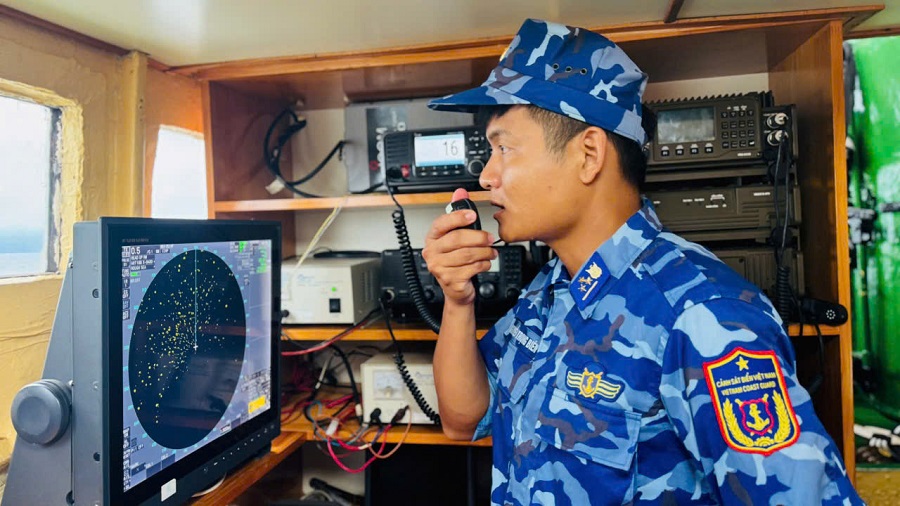 Bộ Tư lệnh Vùng Cảnh sát biển 1 tích cực kêu gọi các phương tiện trú tránh bão số 10