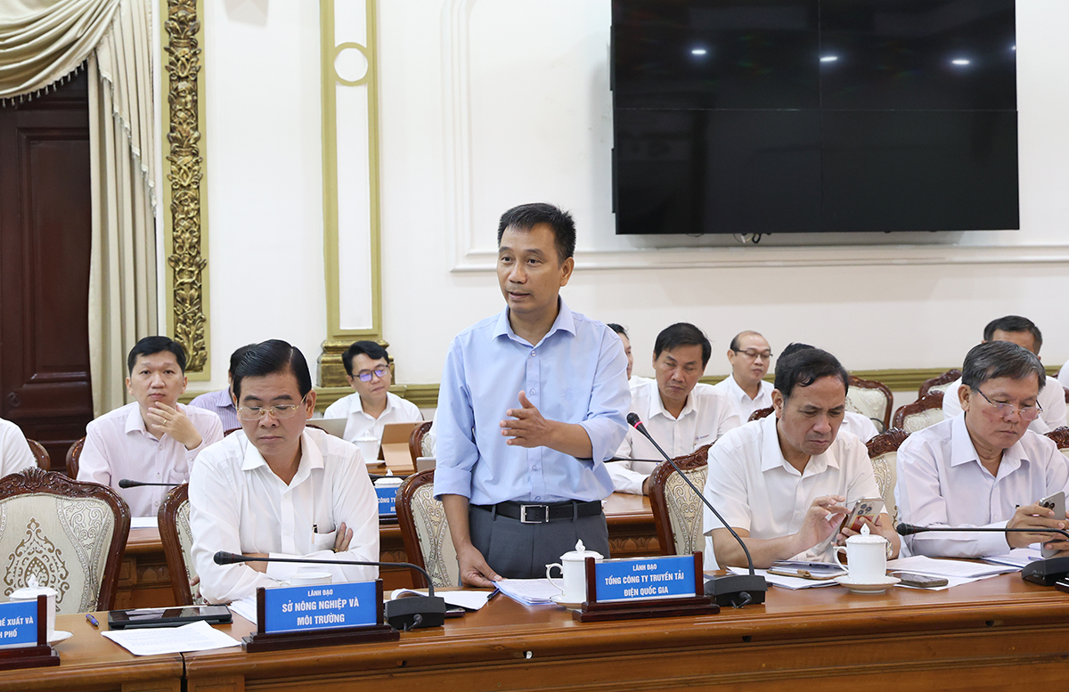 Chủ tịch HĐTV EVNNPT – Nguyễn Tuấn Tùng phát biểu và nêu các kiến nghị tại buổi làm việc