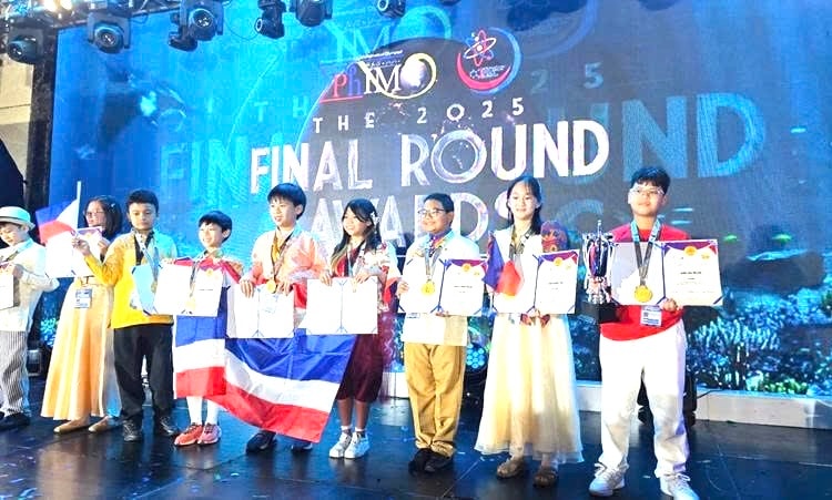 Học sinh Việt Nam cùng các thí sinh quốc tế nhận giải thưởng tại Cebu (Philippines). Ảnh: BTC Học sinh Việt Nam cùng các thí sinh quốc tế nhận giải thưởng tại Cebu (Philippines). Ảnh: BTC