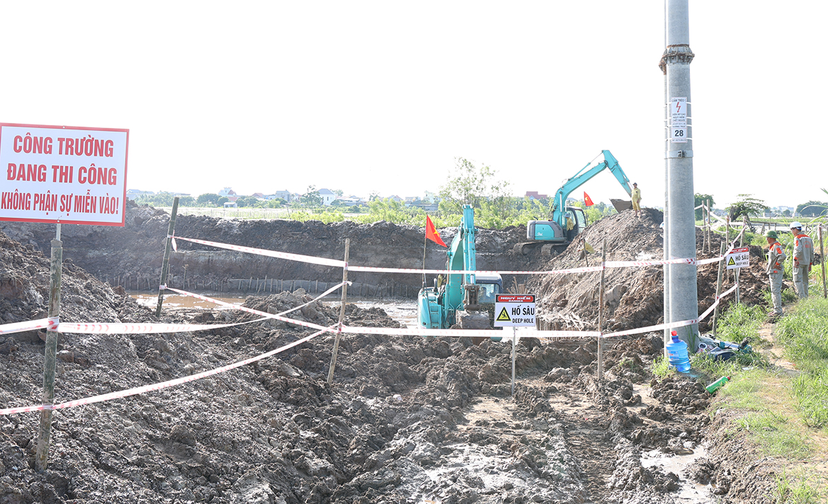 Thi công đào móng Dự án đường dây 500kV Hải Phòng – Thái Bình Thi công đào móng Dự án đường dây 500kV Hải Phòng – Thái Bình