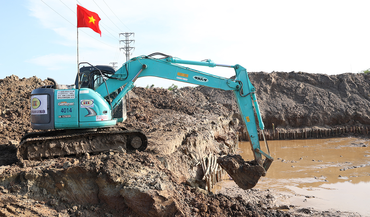 Thi công đào móng Dự án đường dây 500kV Hải Phòng – Thái Bình Thi công đào móng Dự án đường dây 500kV Hải Phòng – Thái Bình