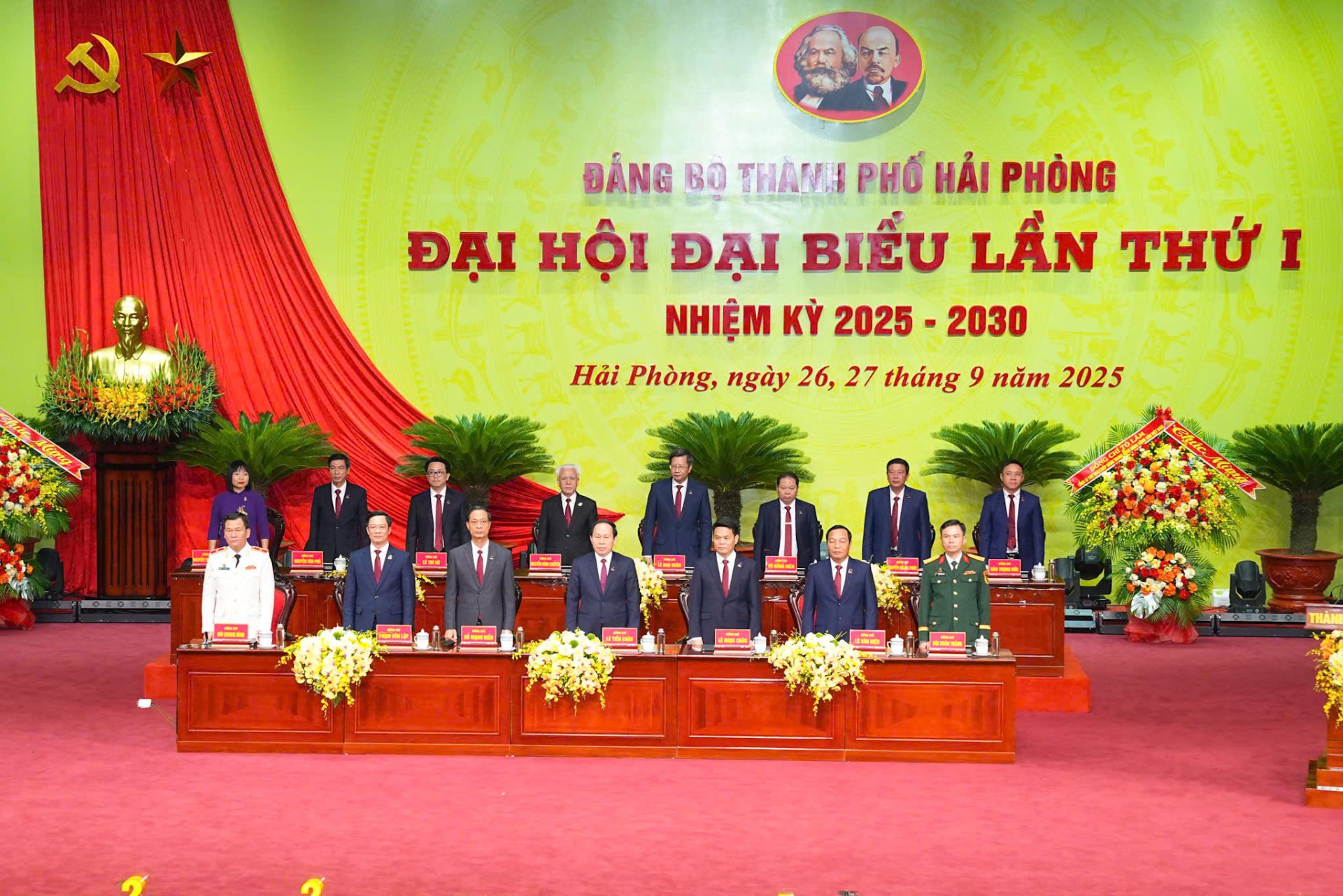 Đoàn Chủ tịch điều hành Đại hội.