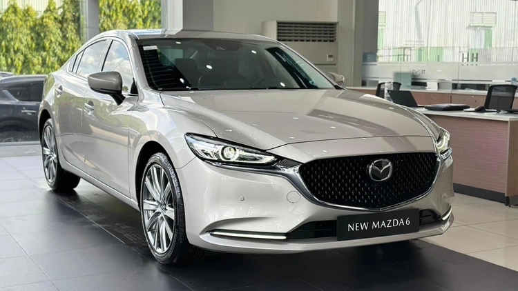 Trong bối cảnh phân khúc sedan hạng D ngày càng sụt giảm, Mazda6 đang đối diện nguy cơ bị 
