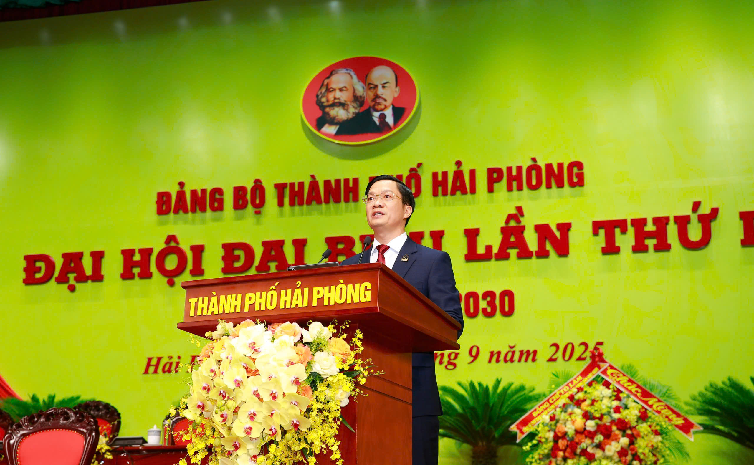 Đồng chí Phạm Văn Lập, Phó Bí thư Thành ủy, Chủ tịch Ủy ban Mặt trận Tổ quốc Việt Nam thành phố điều hành nội dung bầu Đoàn Chủ tịch, Đoàn Thư ký, Ban Thẩm tra tư cách đại biểu Đại hội.