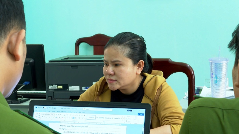 Nguyễn Thị Lpoan trước cơ quan điều tra (ảnh CACC) Nguyễn Thị Lpoan trước cơ quan điều tra (ảnh CACC)