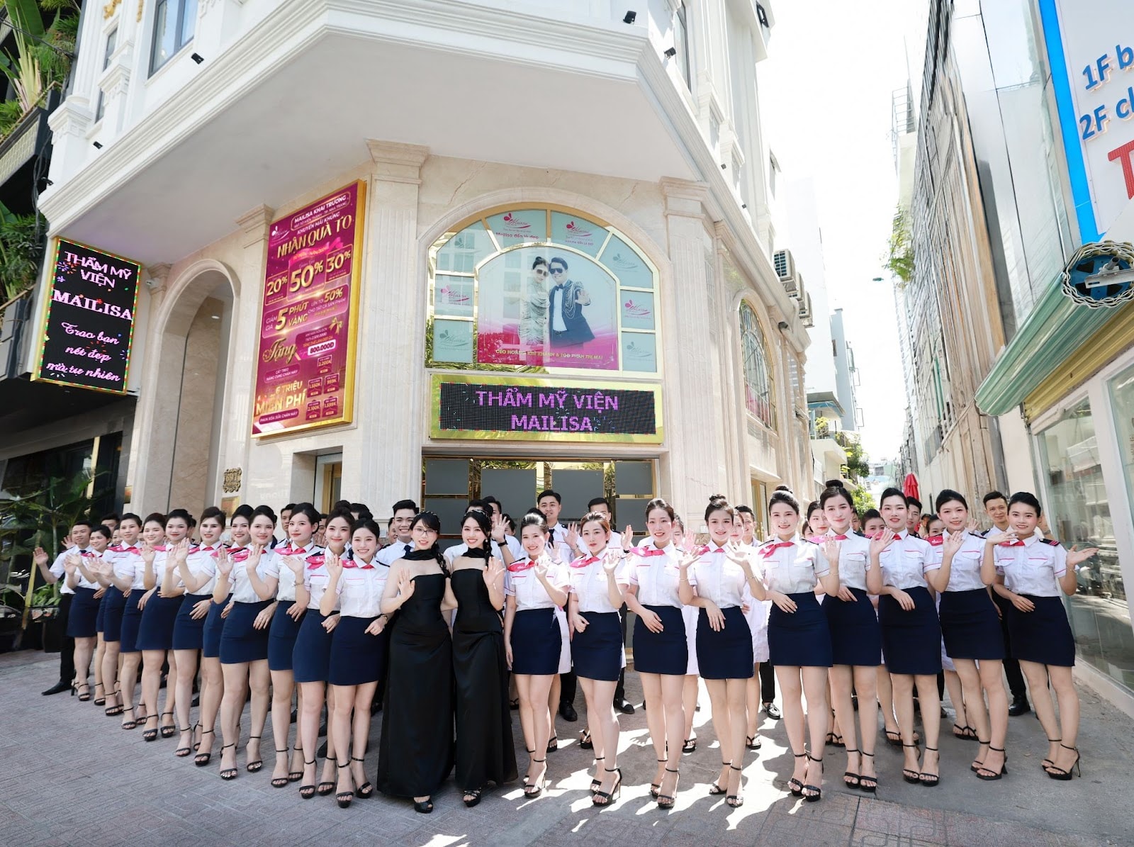 Đội ngũ nhân viên, y tá, bác sĩ có tay nghề chuyên môn giỏi, kinh nghiệm dày dặn cùng gu thẩm mỹ tốt