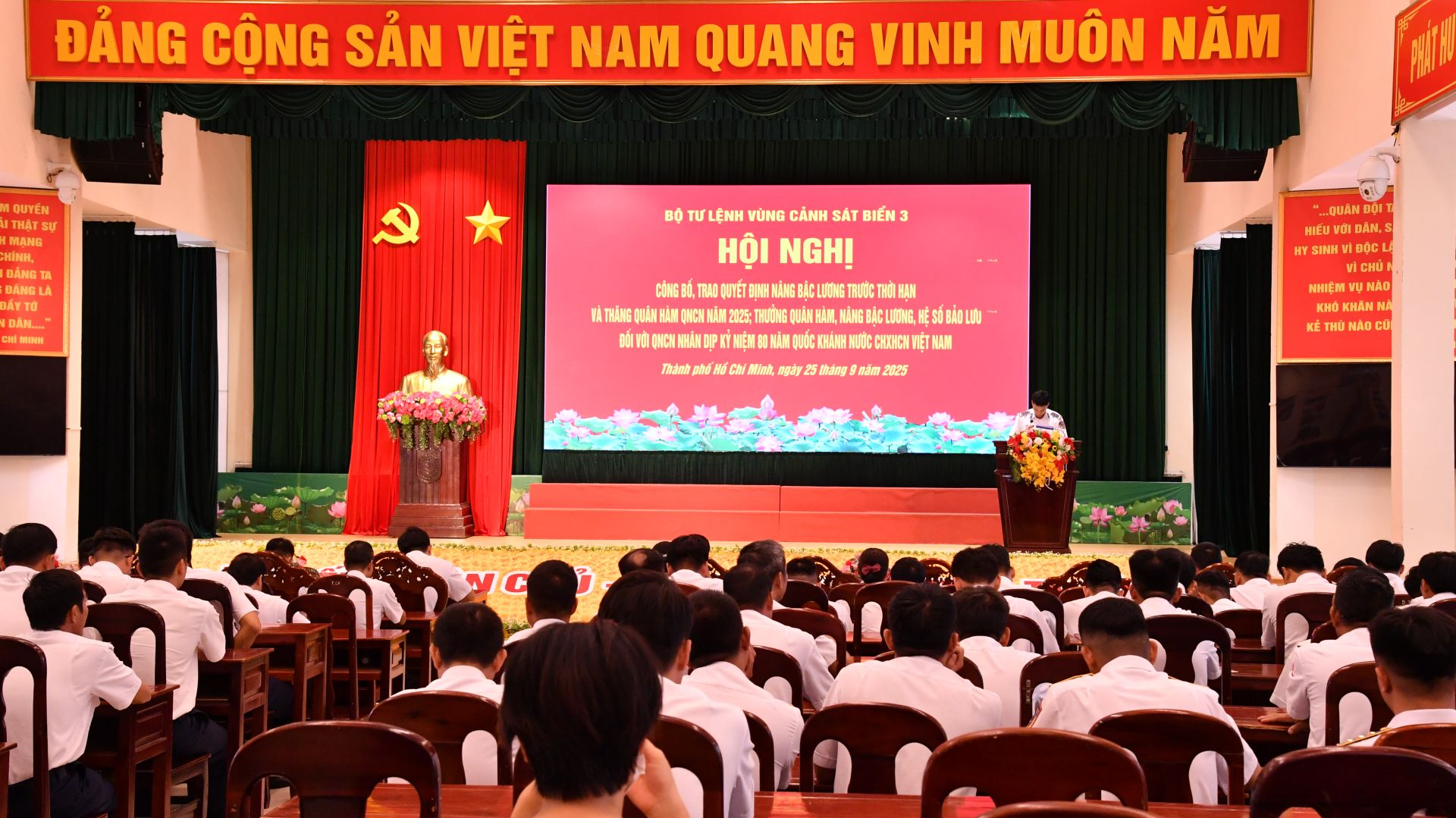 Quang cảnh hội nghị
