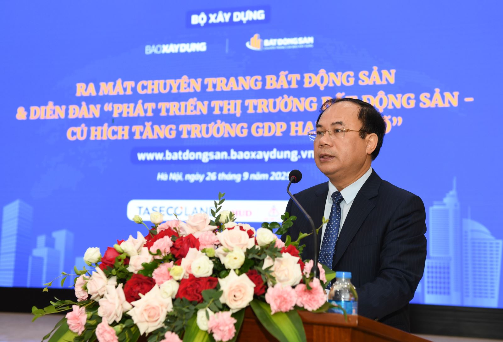 Thứ trưởng Bộ Xây dựng Nguyễn Văn Sinh phát biểu