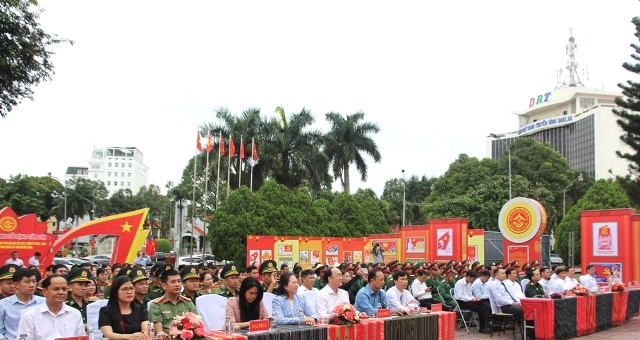 Đắk Lắk: Triển lãm tranh cổ động chào mừng Đại hội đại biểu Đảng bộ tỉnh lần thứ I