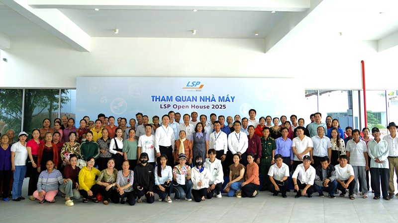 TP HCM: 100 cư dân tham quan Tổ hợp hóa dầu Long Sơn