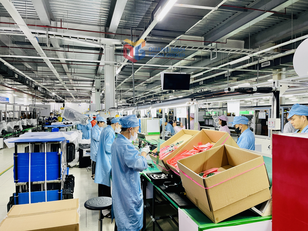 Sản xuất linh kiện điện tử tại Công ty Tonly Việt Nam (KCN Đông Mai, TX Quảng Yên). Ảnh minh hoạ