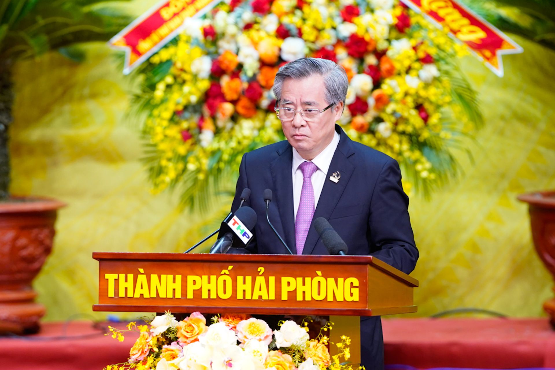 Đồng chí Nguyễn Quang Dương, Ủy viên Trung ương Đảng, Phó Trưởng Ban Tổ chức Trung ương công bố Quyết định của Bộ Chính trị chỉ định Ban Chấp hành, Ban Thường vụ, Bí thư, Phó Bí thư Thành ủy Hải Phòng nhiệm kỳ 2025-2030.