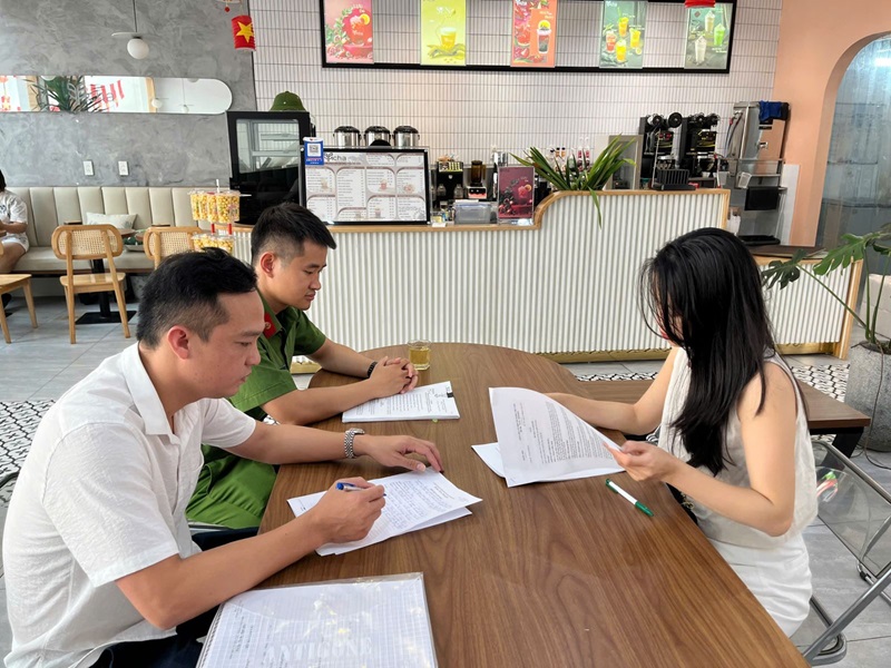 Hưng Yên: Phát hiện chủ cửa hàng sử dụng hình ảnh bản đồ Việt Nam không đúng