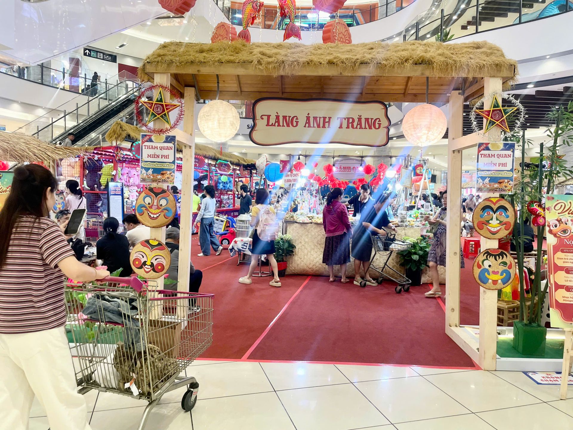 TP. HCM: Siêu thị, trung tâm thương mại và cửa hàng bán lẻ kích cầu mua sắm dịp Tết Trung thu 2025