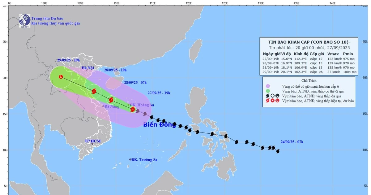 Cường độ bão số 10 mạnh cấp 12, giật cấp 15, chỉ còn cách Đà Nẵng 460km