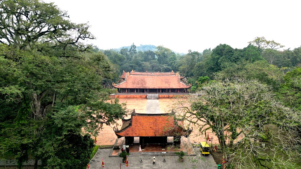 Chính điện Lam Kinh uy nghiêm giữa rừng xanh, trung tâm thờ tự của vương triều Lê tại Di tích quốc gia đặc biệt Lam Kinh.