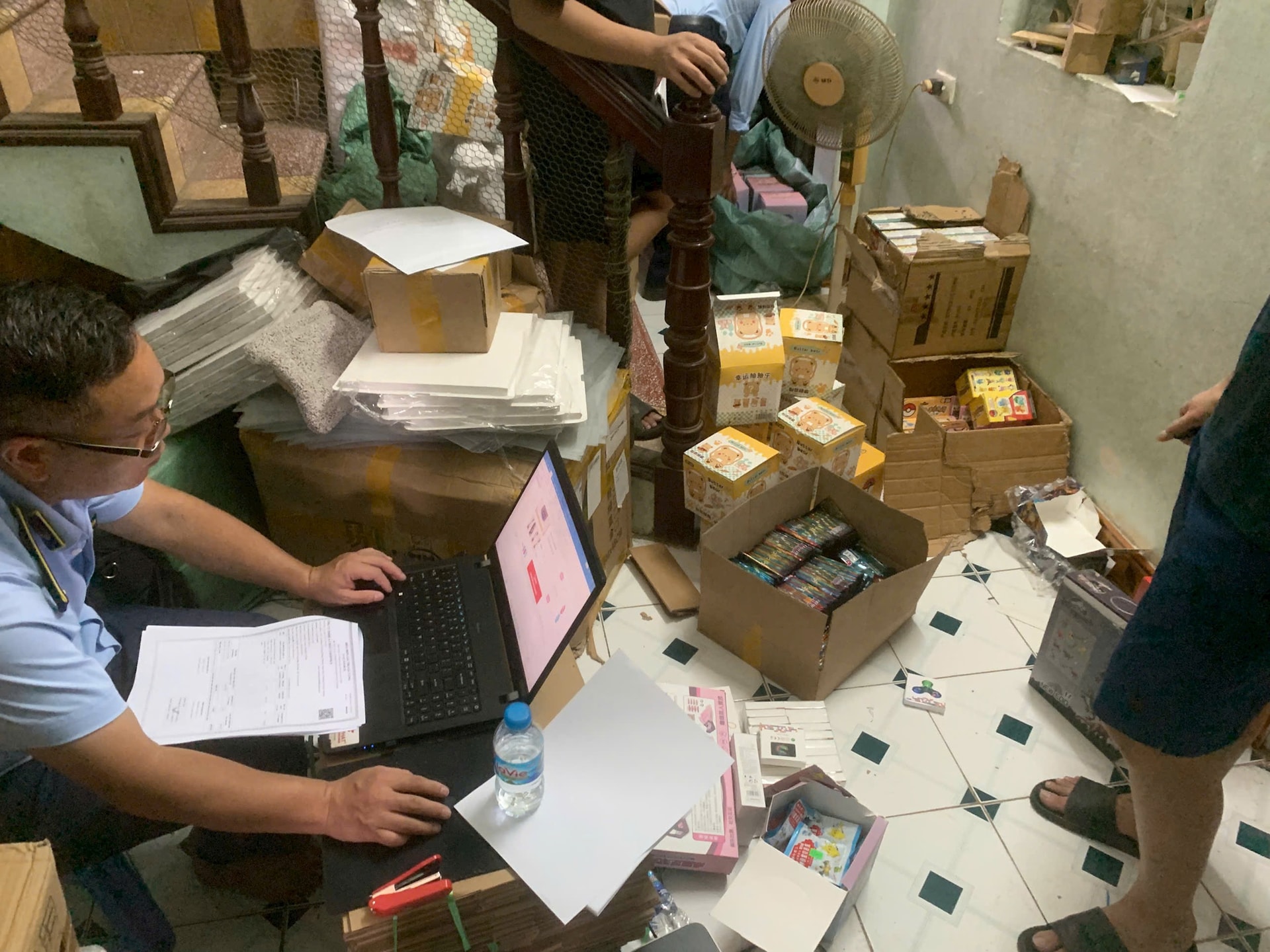 Hà Nội phát hiện hơn 2.200 sản phẩm đồ chơi trẻ em nhập lậu được bán qua website thương mại điện tử